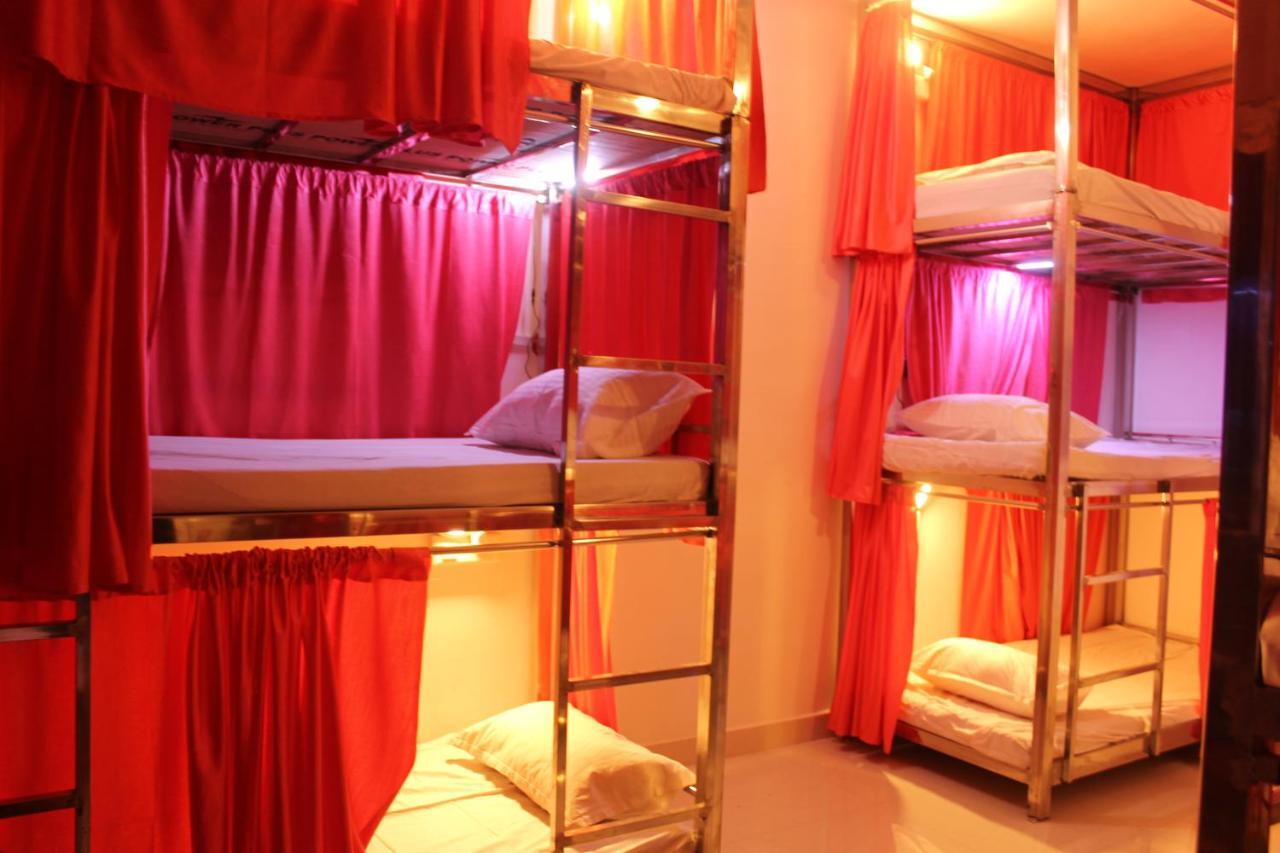 Sunset Backpackers Hostel โอร์ชชา ภายนอก รูปภาพ