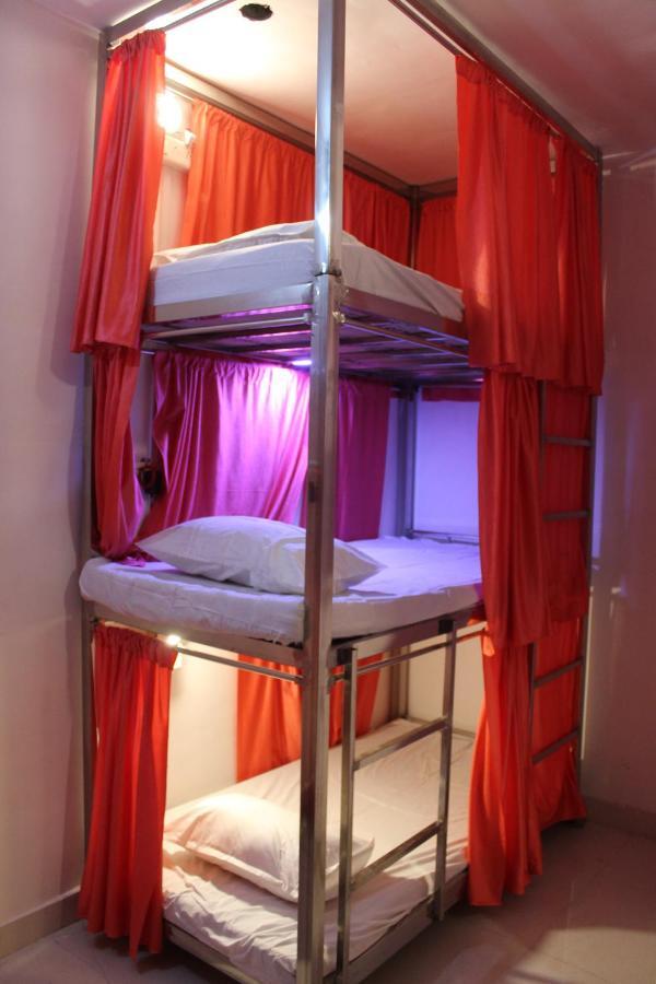 Sunset Backpackers Hostel โอร์ชชา ภายนอก รูปภาพ