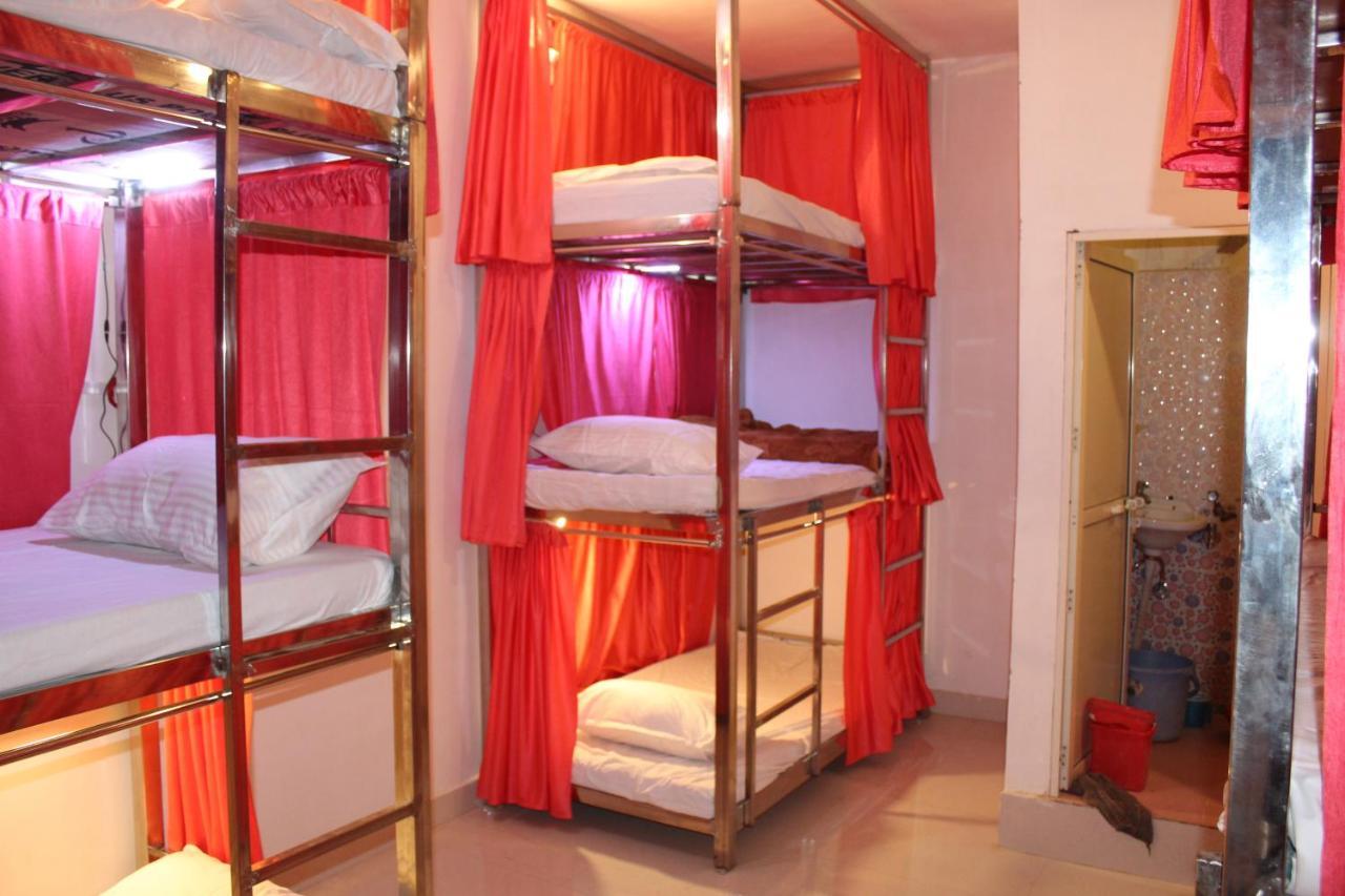 Sunset Backpackers Hostel โอร์ชชา ภายนอก รูปภาพ