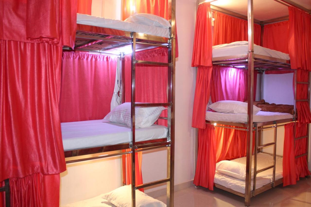 Sunset Backpackers Hostel โอร์ชชา ภายนอก รูปภาพ