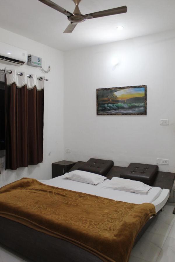 Sunset Backpackers Hostel โอร์ชชา ภายนอก รูปภาพ