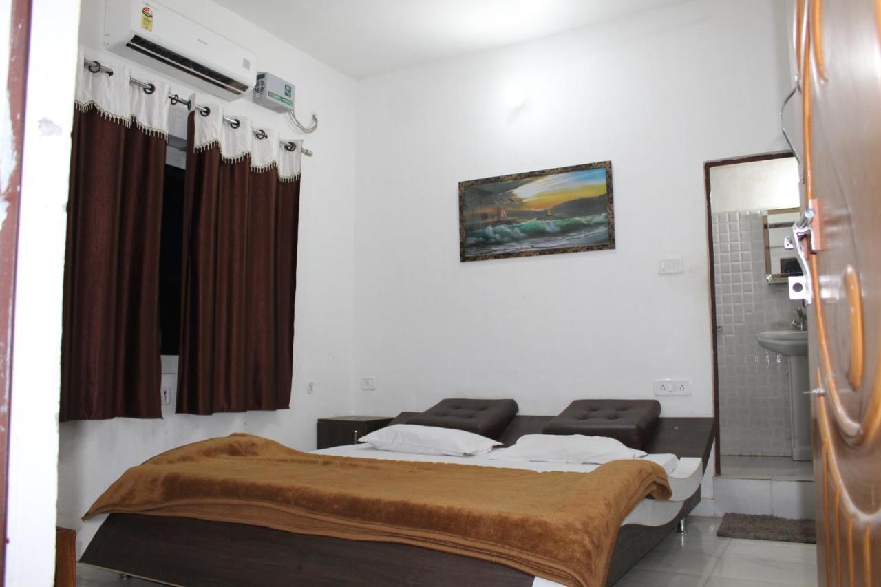 Sunset Backpackers Hostel โอร์ชชา ภายนอก รูปภาพ