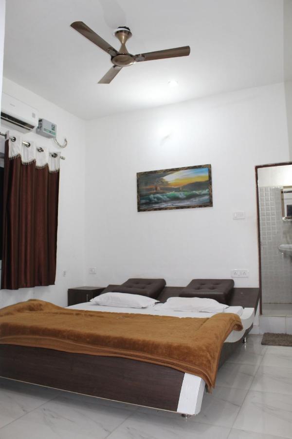 Sunset Backpackers Hostel โอร์ชชา ภายนอก รูปภาพ