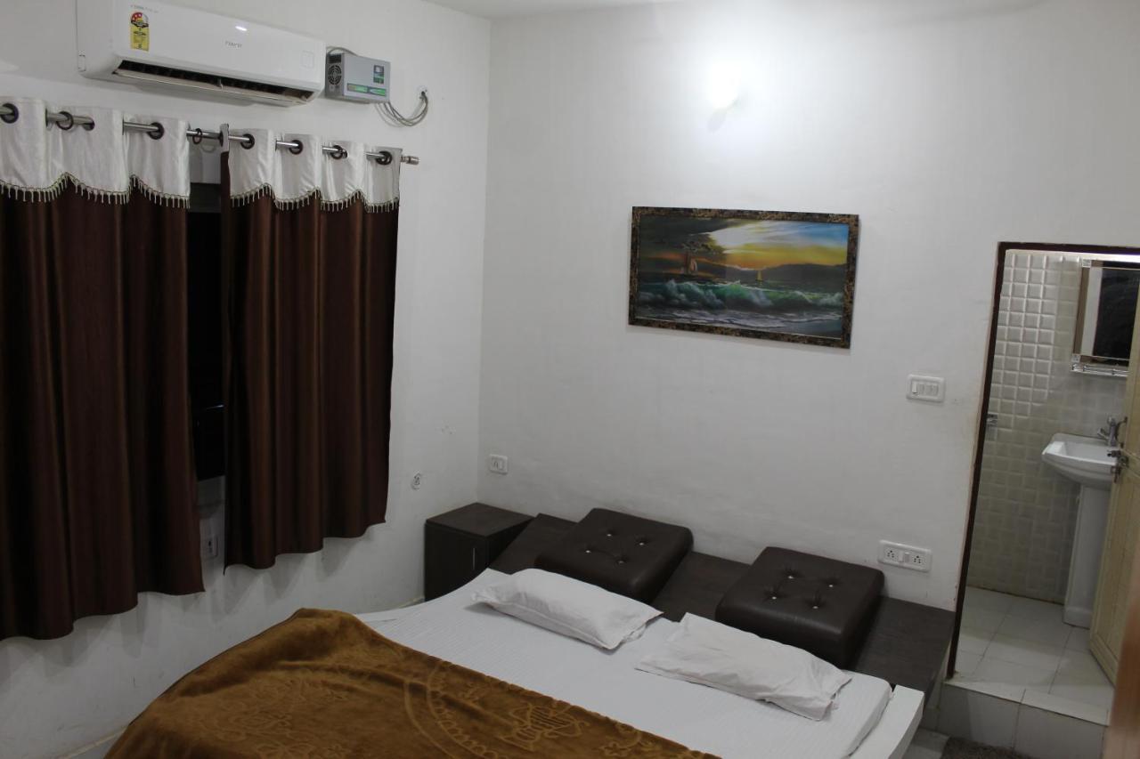 Sunset Backpackers Hostel โอร์ชชา ภายนอก รูปภาพ