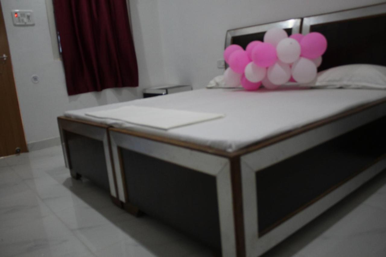 Sunset Backpackers Hostel โอร์ชชา ภายนอก รูปภาพ