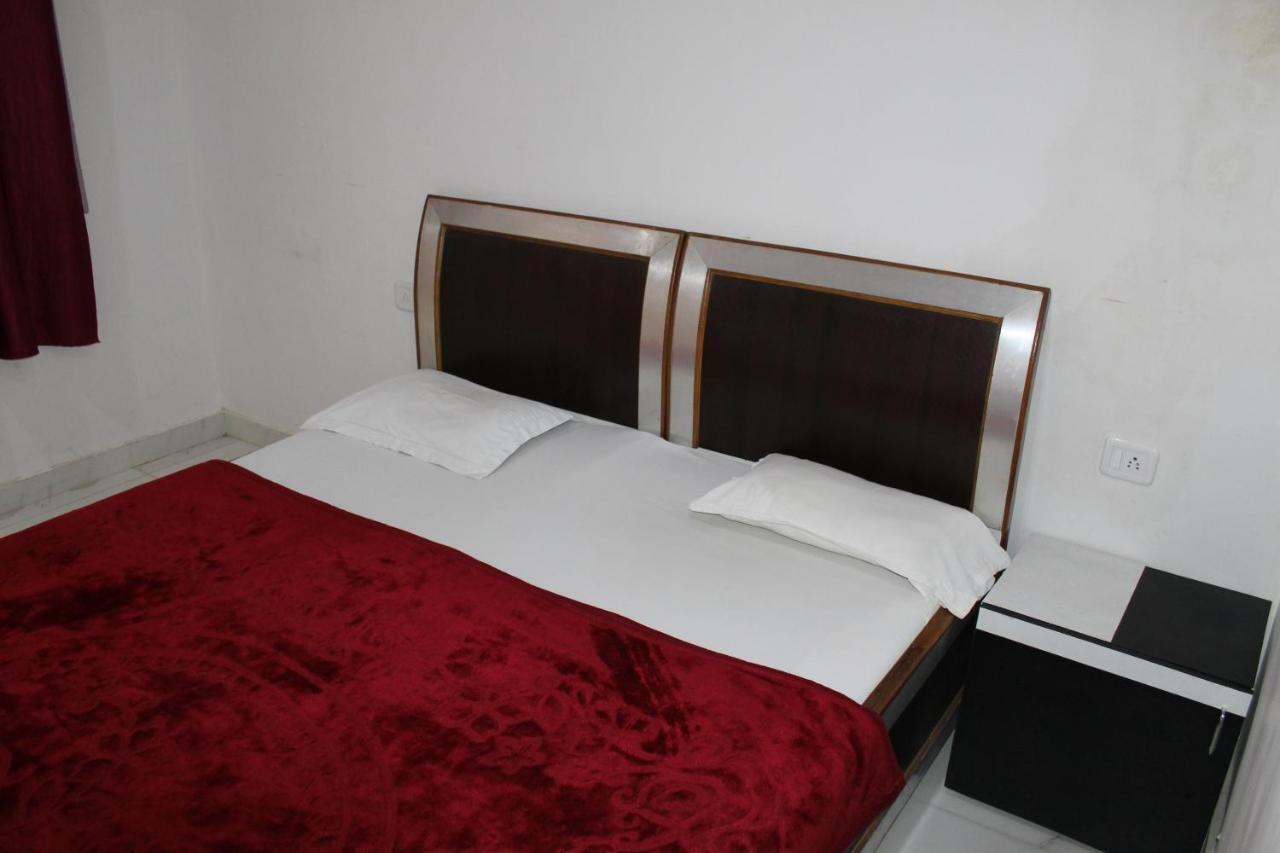 Sunset Backpackers Hostel โอร์ชชา ภายนอก รูปภาพ