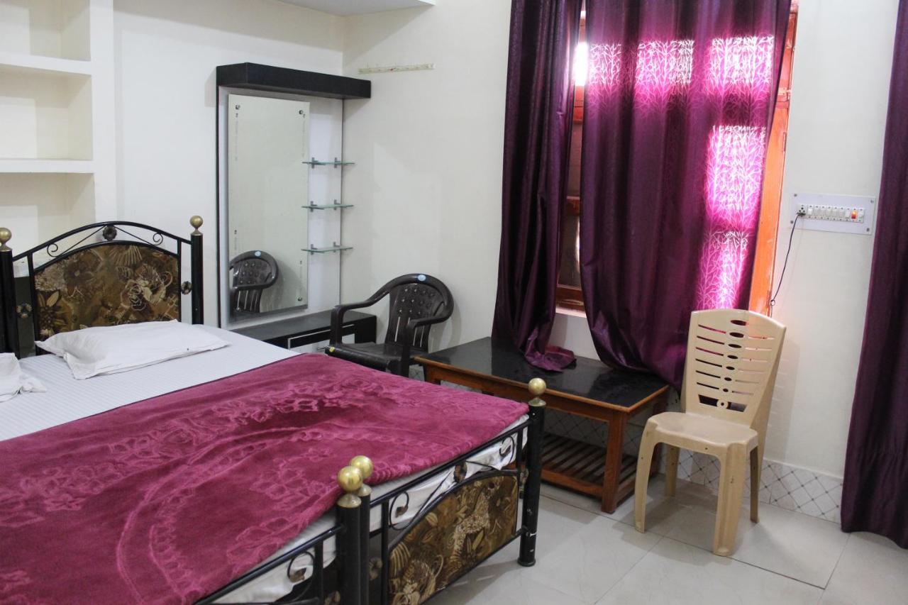Sunset Backpackers Hostel โอร์ชชา ภายนอก รูปภาพ
