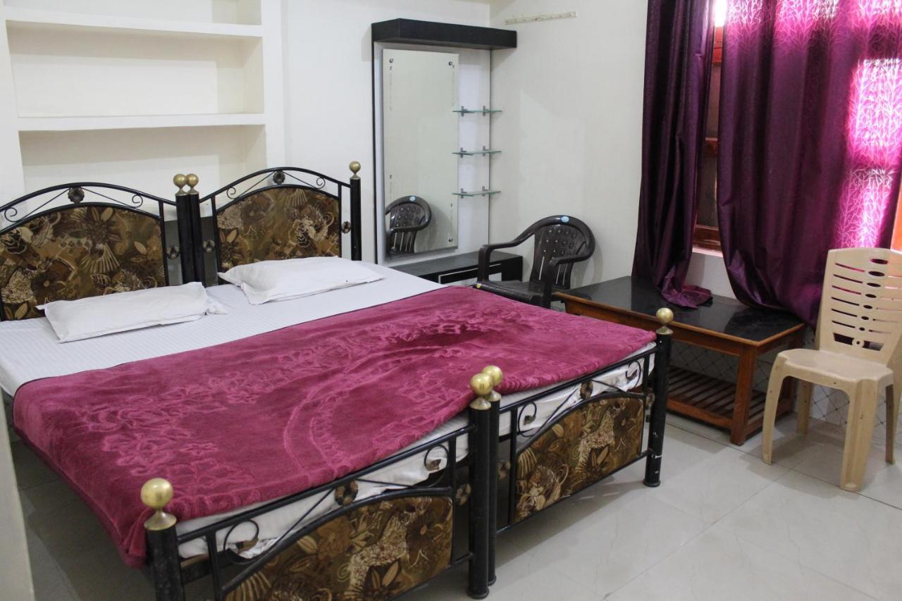 Sunset Backpackers Hostel โอร์ชชา ภายนอก รูปภาพ