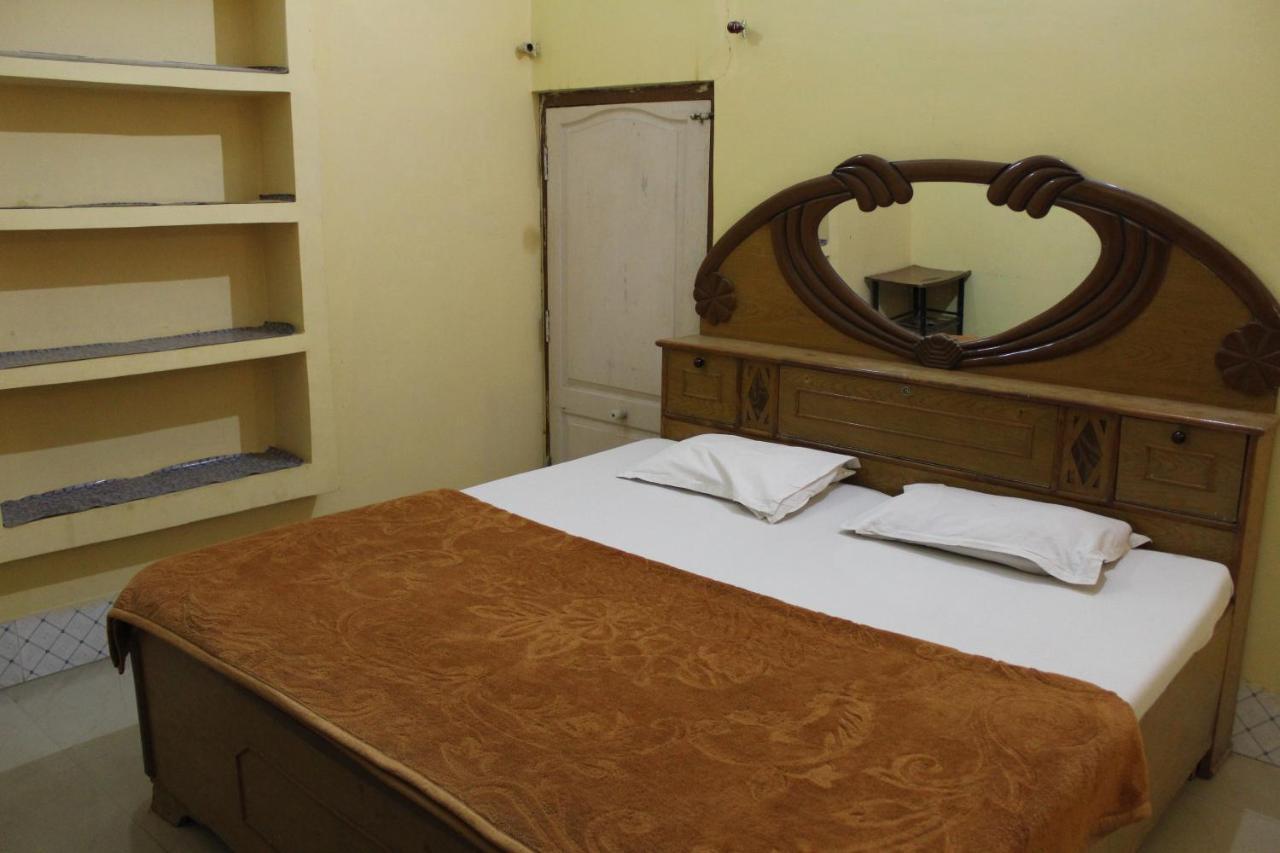 Sunset Backpackers Hostel โอร์ชชา ภายนอก รูปภาพ